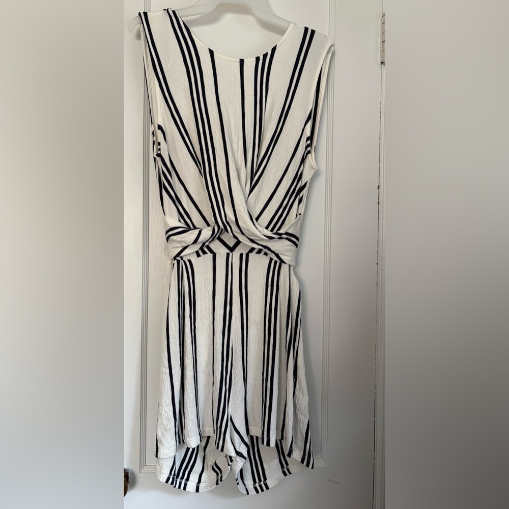Love Tree White & Blue Stripes Sleeveless Romper Open and Tie on Back Sz: Large